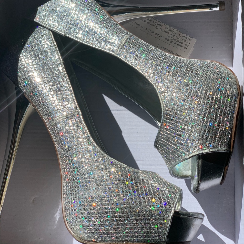 Fabulous Comfy Heels! Worn once for a wedding.